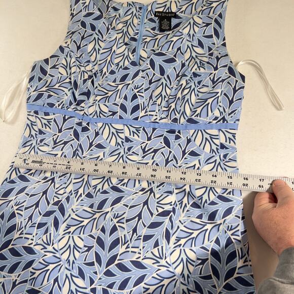 Bay Studio Mini Dress Sz 8 Blue White Floral Back Zip Pleat Detail Resort Cruise - Picture 8 of 11